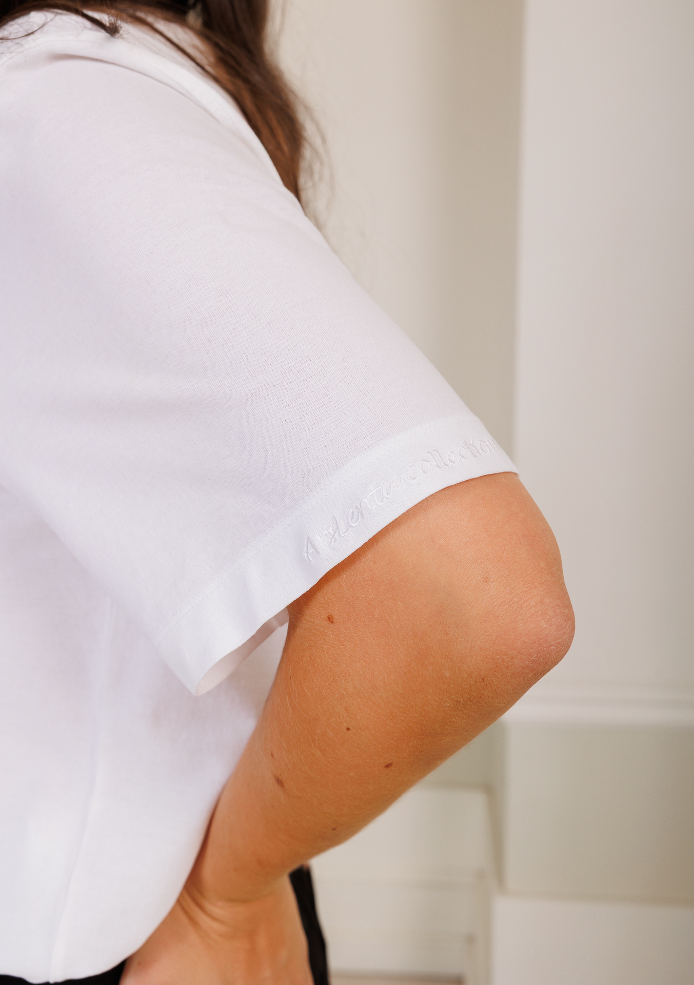T-shirt crepe com bordado “assinatura” - Image 2
